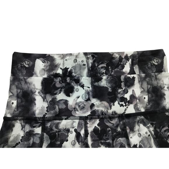 Lululemon Wunder Under Short 2" Size 6 Black & White Foral - Picture 7 of 11